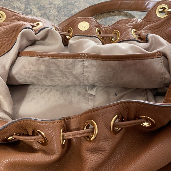 Michael Kors hand bag - Picture 6 of 9